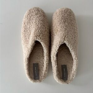 Everlane ReNew Teddy Slippers Light Beige Women’s Size 7